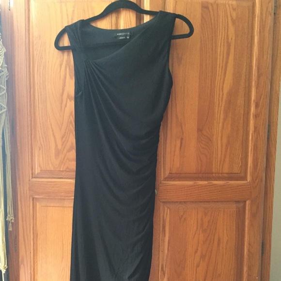 BCBGMaxAzria Dresses & Skirts - Flattering BCBG MaxAzria jersey/knit bodycon dress